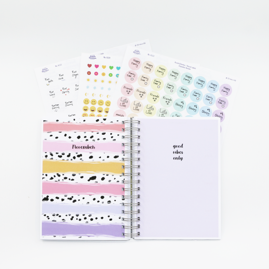 Memorica Fotoalbum mit schönen Mustern und Sticker-Sets für neugeborene Babys