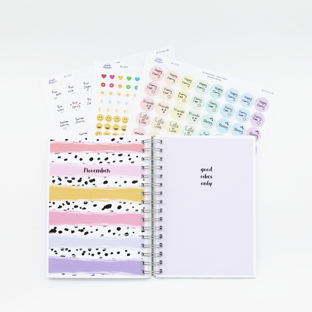 Memorica Fotoalbum mit schönen Mustern und Sticker-Sets für neugeborene Babys